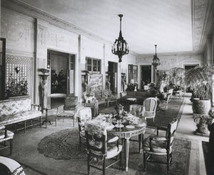 The dining room interior at New York’s Colony Club, designed by Elsie de Wolfe