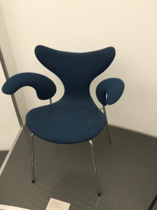 Arne Jacobsen’s elegant “Seagull” or “Lily” chair